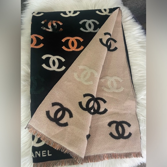 CC Reversible scarf/shawl - Picture 3 of 9